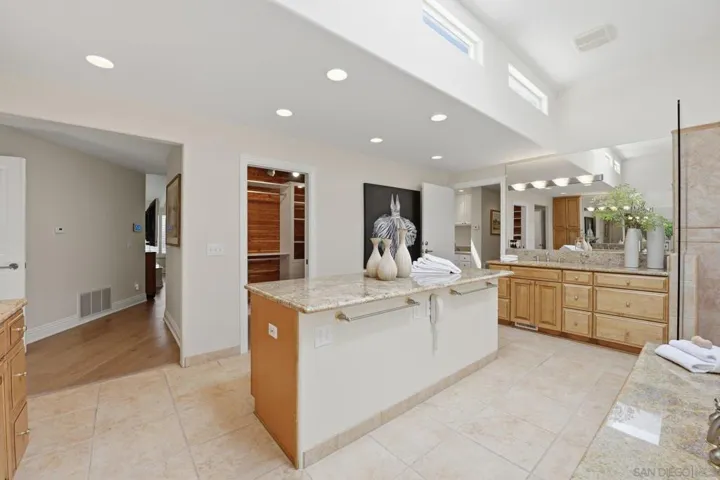 1821 Caminito Monrovia, La Jolla, California 92037
