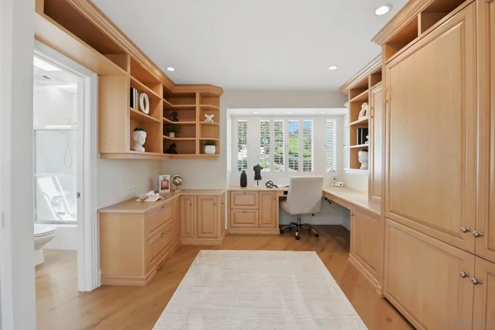 1821 Caminito Monrovia, La Jolla, California 92037