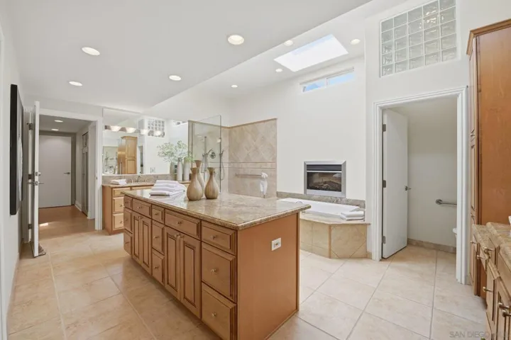 1821 Caminito Monrovia, La Jolla, California 92037