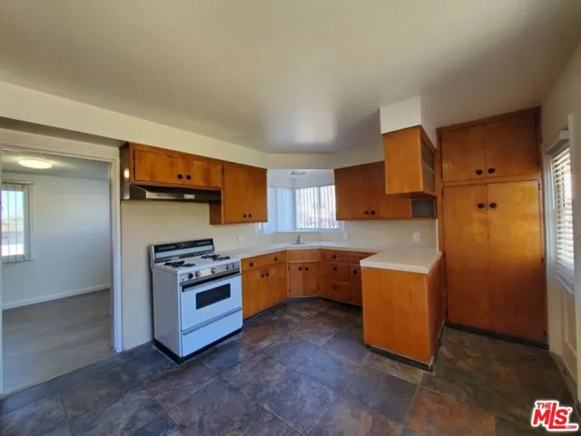 16004 Kitchen