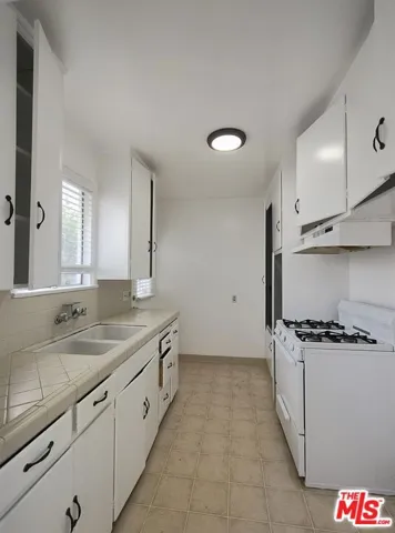 1560 W 160 Kitchen