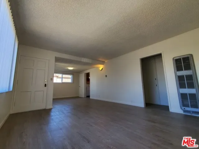 16004 Living Room