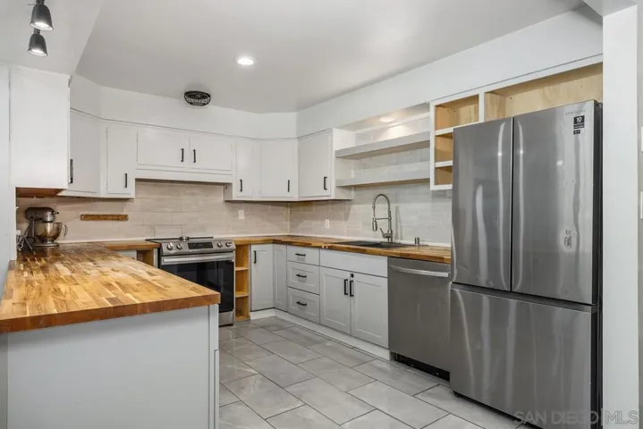 1211 E Mission Road, Fallbrook, California 92028