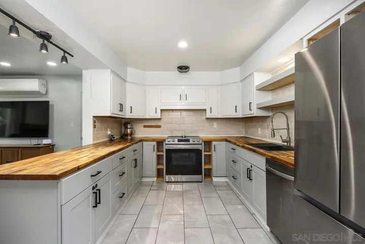 1211 E Mission Road, Fallbrook, California 92028