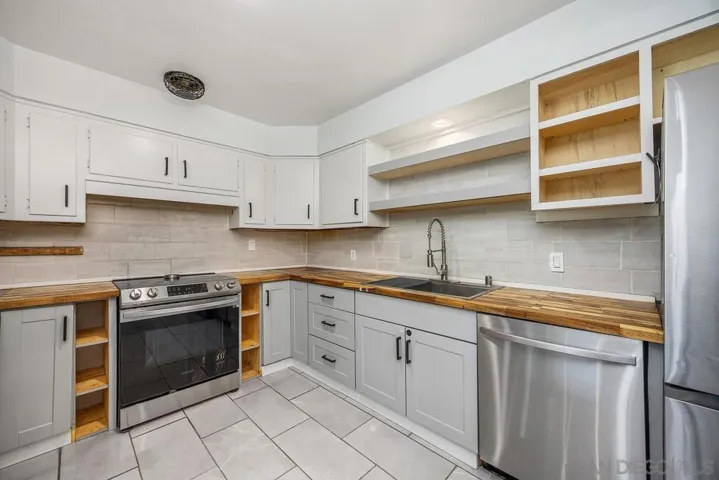 1211 E Mission Road, Fallbrook, California 92028