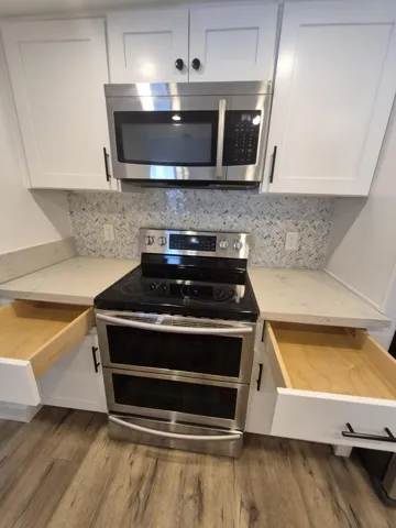 Kitchen stove tile backsplash