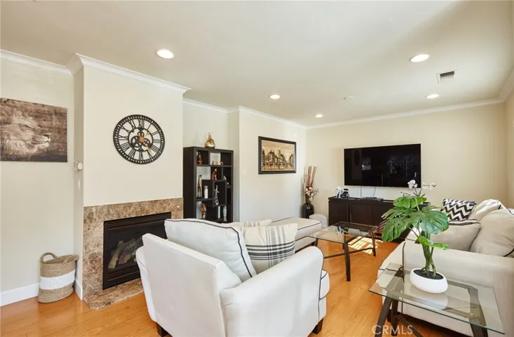 17827 Burbank Boulevard, Encino, California 91316