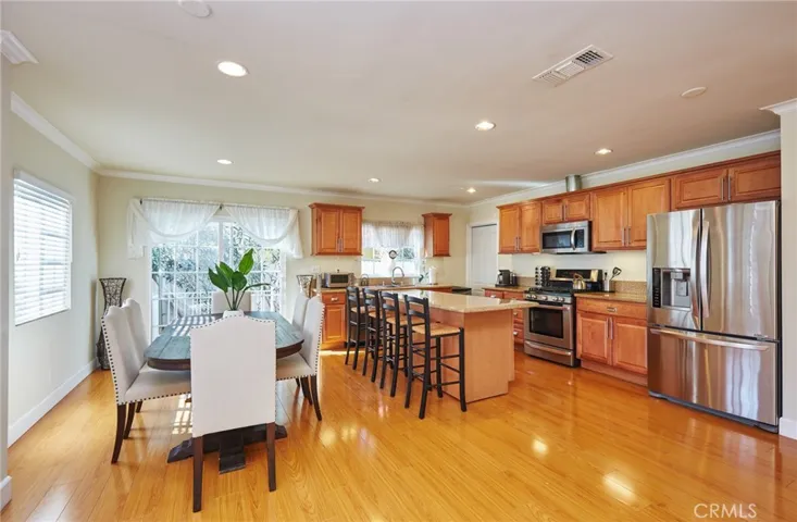 17827 Burbank Boulevard, Encino, California 91316