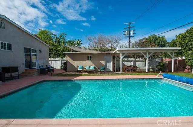 17827 Burbank Boulevard, Encino, California 91316
