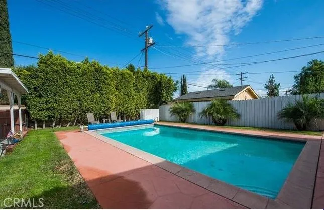 17827 Burbank Boulevard, Encino, California 91316