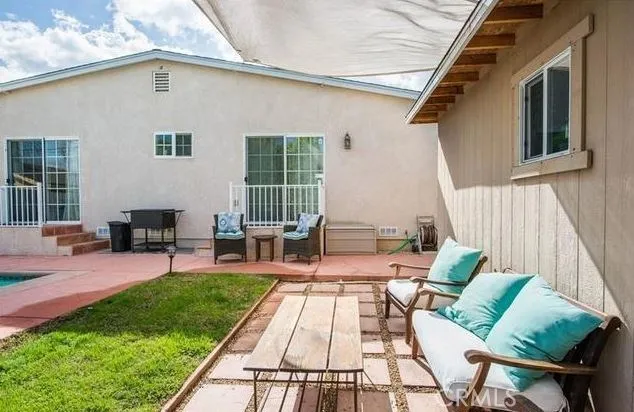 17827 Burbank Boulevard, Encino, California 91316