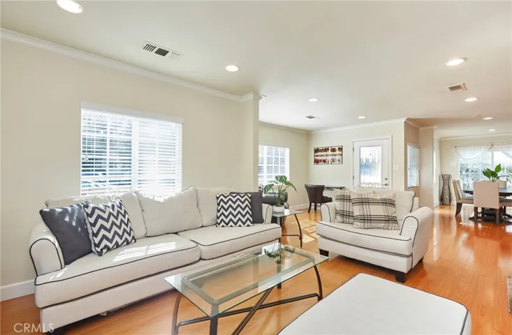 17827 Burbank Boulevard, Encino, California 91316