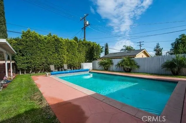 17827 Burbank Boulevard, Encino, California 91316