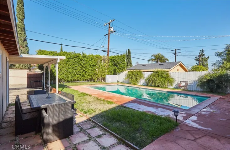 17827 Burbank Boulevard, Encino, California 91316