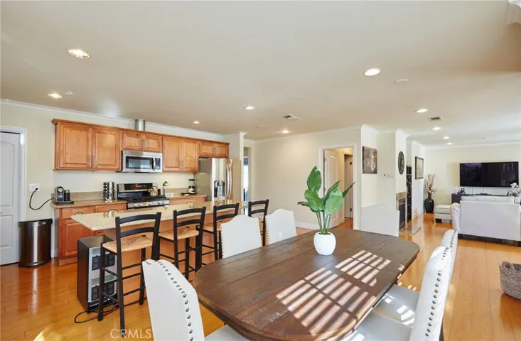 17827 Burbank Boulevard, Encino, California 91316