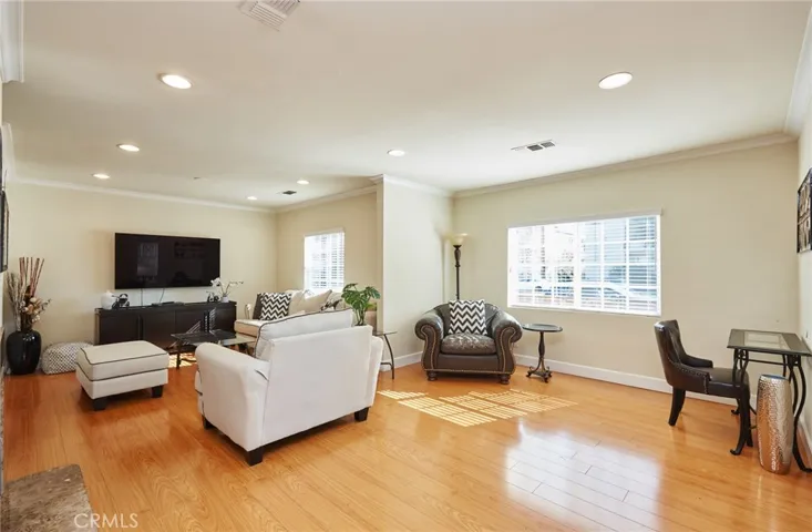 17827 Burbank Boulevard, Encino, California 91316