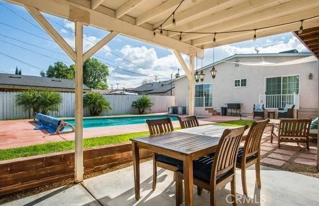 17827 Burbank Boulevard, Encino, California 91316