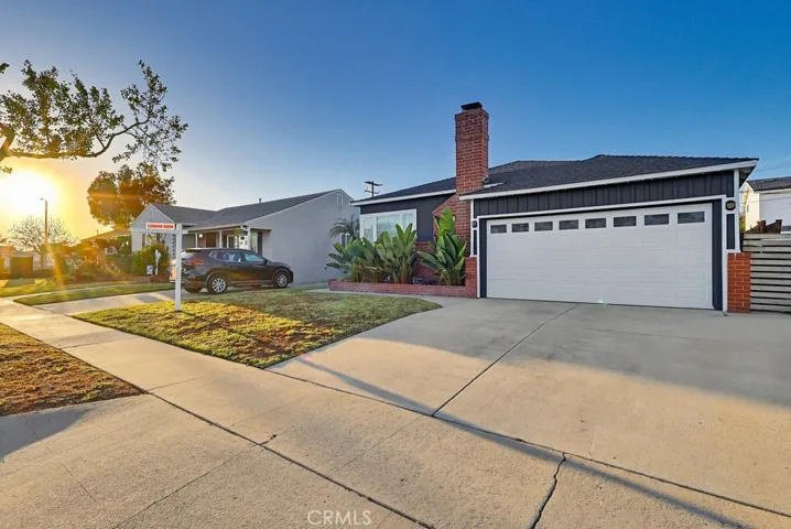 2713 Flangel, Lakewood, California 90712