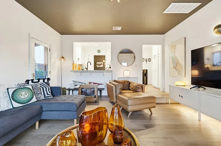 2713 Flangel, Lakewood, California 90712