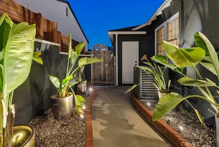 2713 Flangel, Lakewood, California 90712