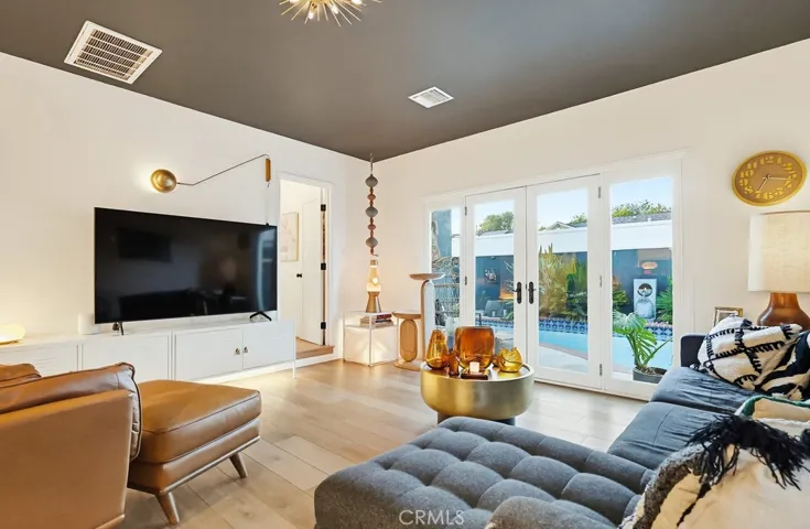 2713 Flangel, Lakewood, California 90712