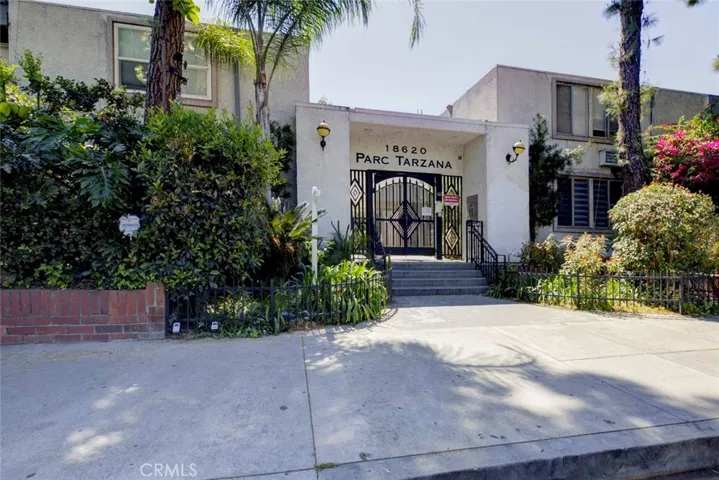 18620 Hatteras 266, Tarzana, California 91356