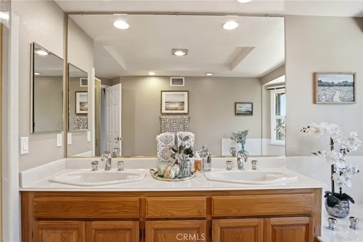 Dual Sinks in Primary Bedroom​​‌​​​​‌​​‌‌​​‌​​​‌‌​​​‌​​‌‌​​‌‌​​‌‌​​​​ 1