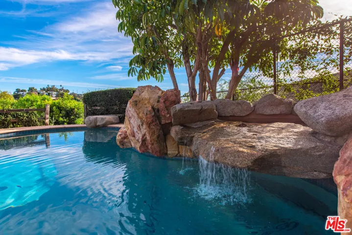 27008 Old Chimney Road, Malibu, California 90265