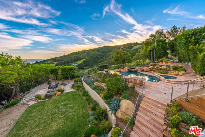 27008 Old Chimney Road, Malibu, California 90265