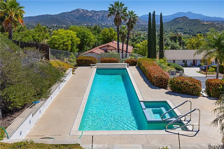 Very large pool great for parties and swimming laps!