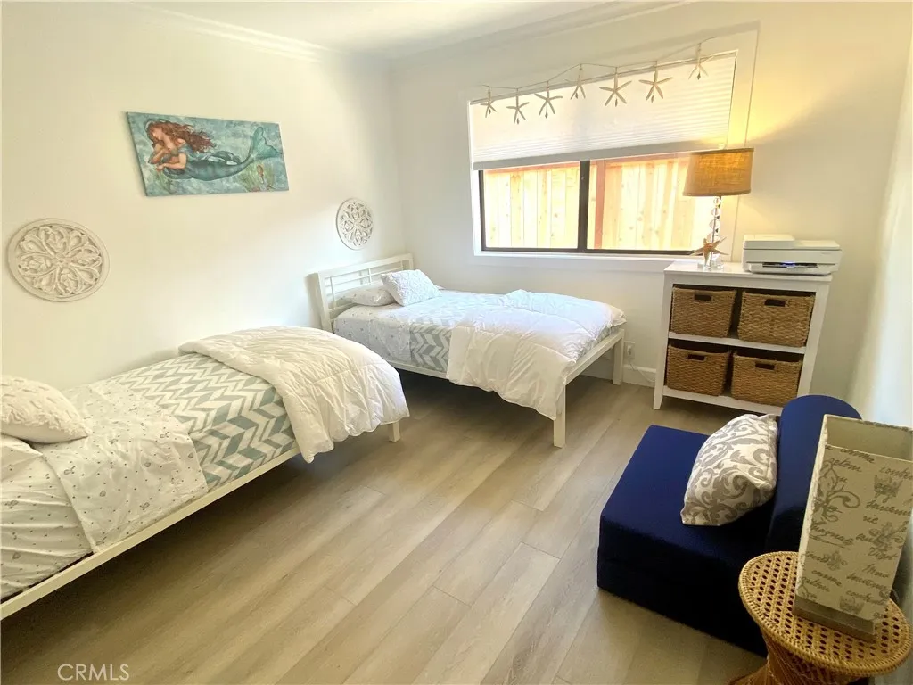(2) Two Twin beds and a Single Futon sleeper (2) Two Twin beds and a Single Futon sleeper