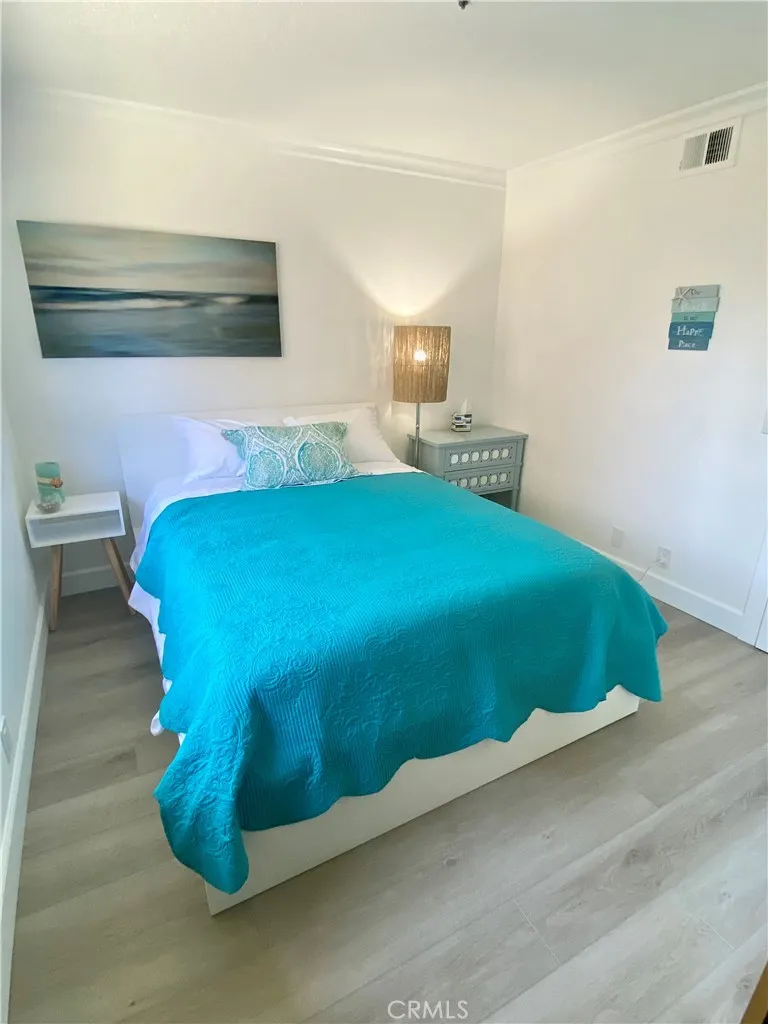 Queen size bed Queen size bed
