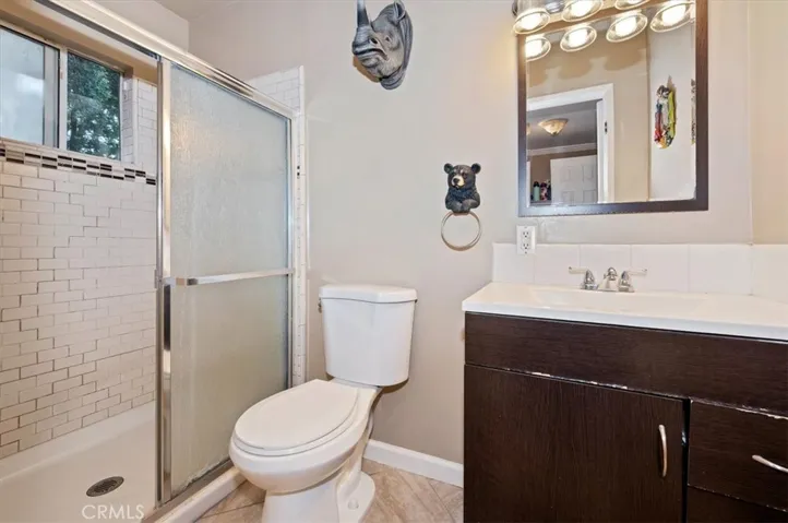 Bathroom 1 upstairs in bedroom 1