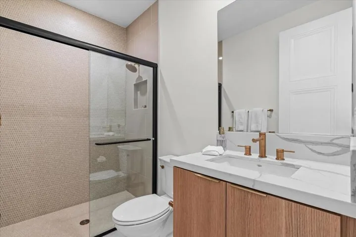 22-446 Fountain Dr-9
