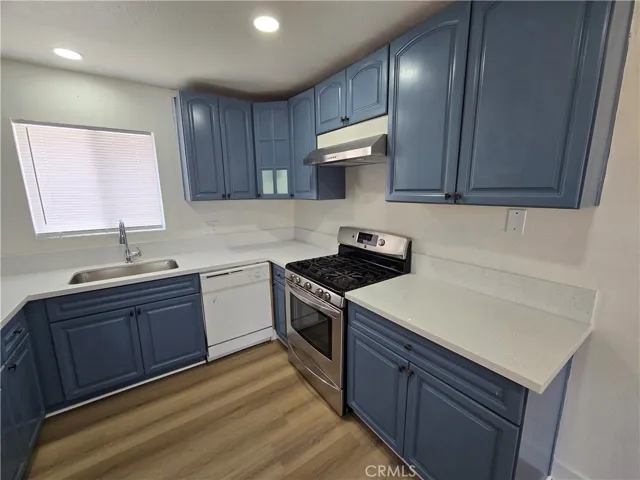 11426 215th B, Lakewood, California 90715
