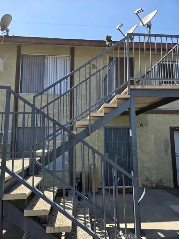 11426 215th B, Lakewood, California 90715