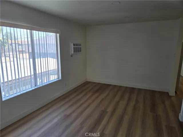 11426 215th B, Lakewood, California 90715