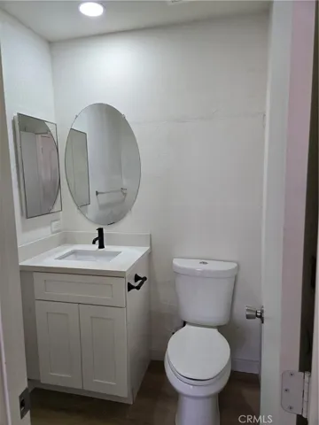 11426 215th B, Lakewood, California 90715