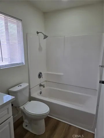 11426 215th B, Lakewood, California 90715