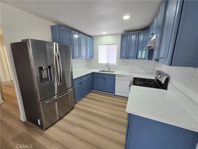 11426 215th B, Lakewood, California 90715