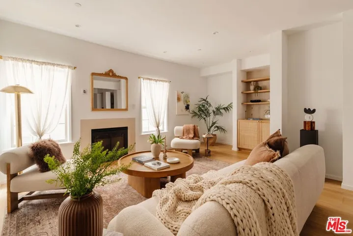 423 Arnaz Drive 203, Los Angeles, California 90048