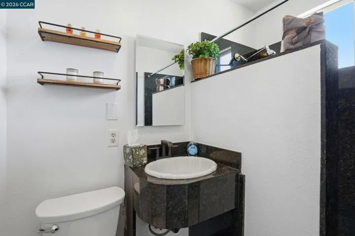 1370 Vine Ave, Martinez, California 94553