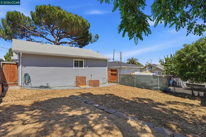 1370 Vine Ave, Martinez, California 94553