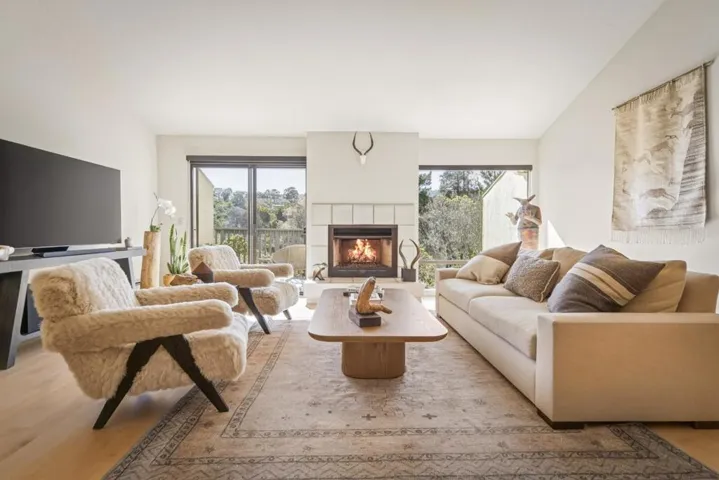 7 Via Joaquin 5, Monterey, California 93940
