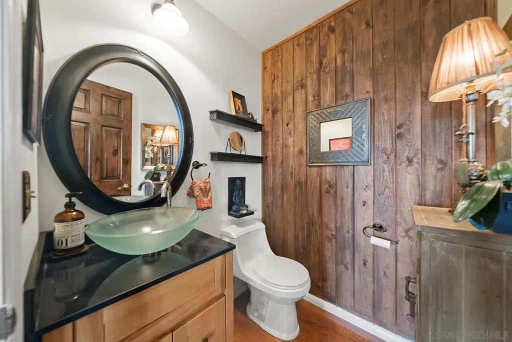 Guest 1/2 Bath