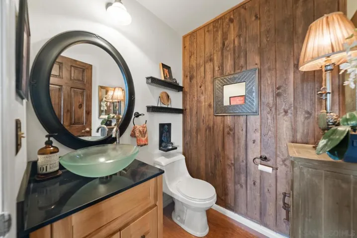 Guest 1/2 Bath