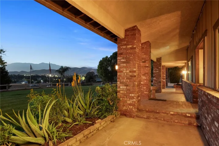 5334 Agate Street, Jurupa Valley, California 92509