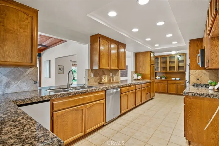 5334 Agate Street, Jurupa Valley, California 92509