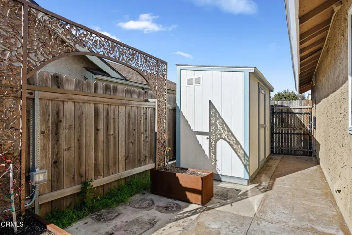 29-Side Walkway & Shed