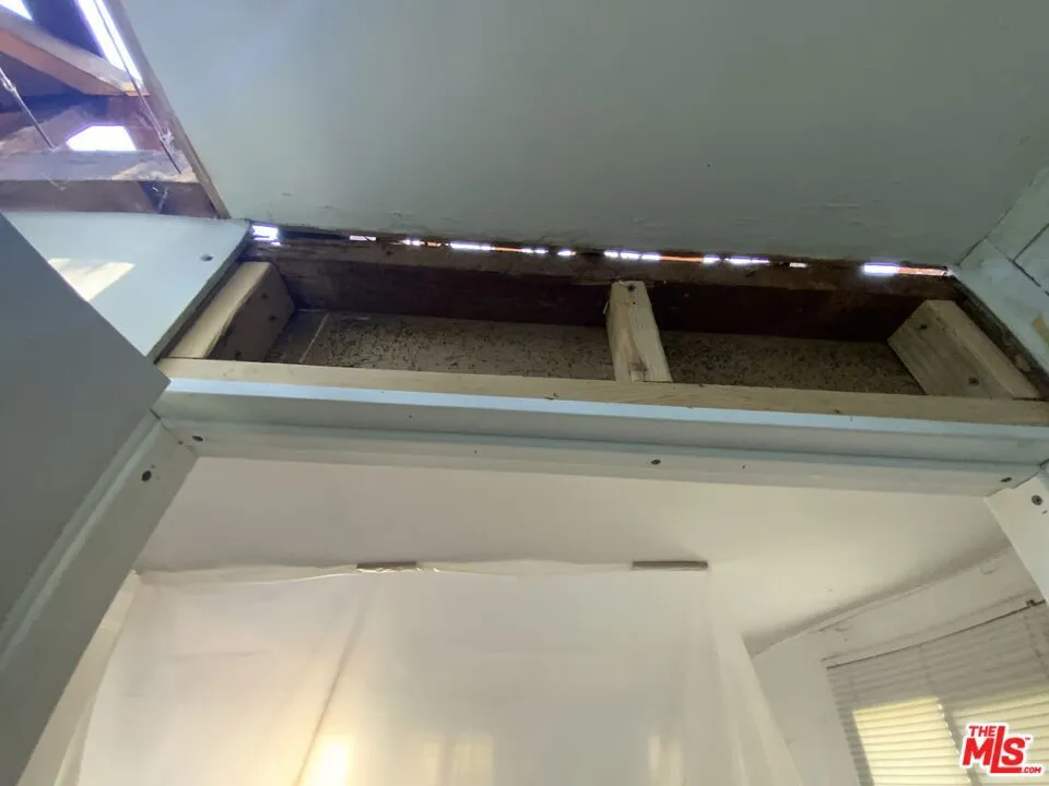 Bathrom Ceiling Cracks